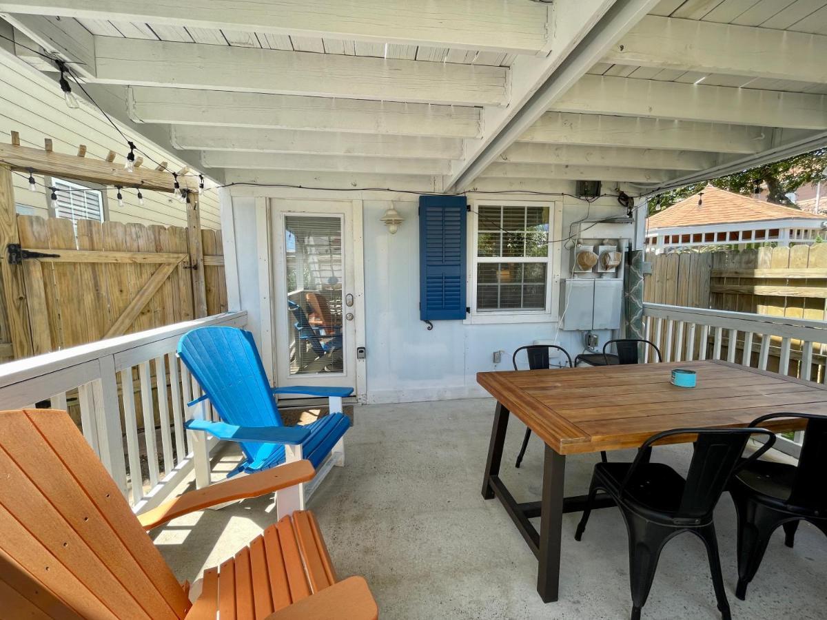 Seablue Cottage - Downstairs; 2 Blocks To The Beach Galveston Zewnętrze zdjęcie